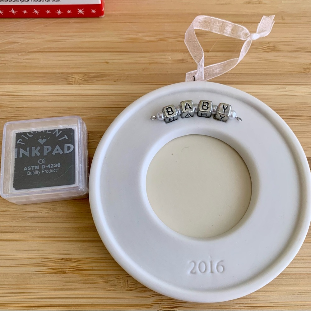 Hallmark Keepsake Ornament * Baby’s Fingerprint * 2016